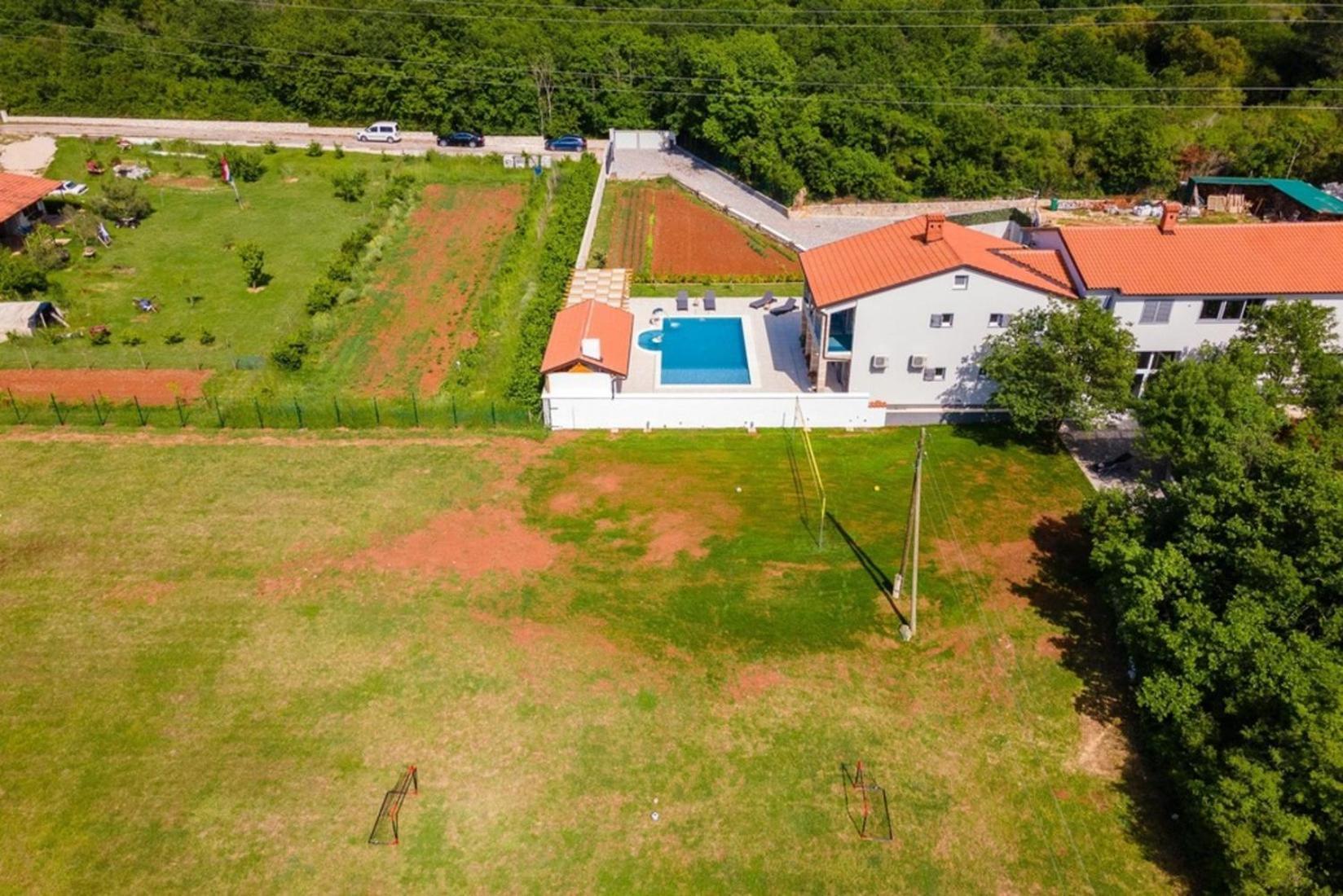 Vila Horizon For 18 People Near With Large Garden And Children Playground *