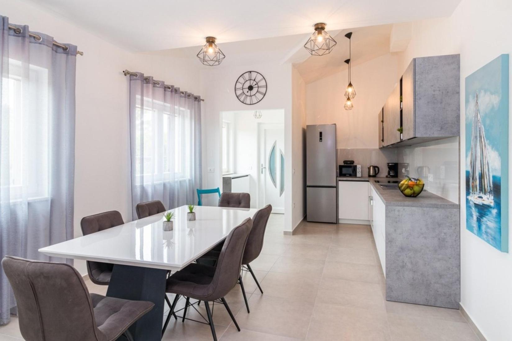 Horizon For 18 People Near With Large Garden And Children Playground Vila Pula