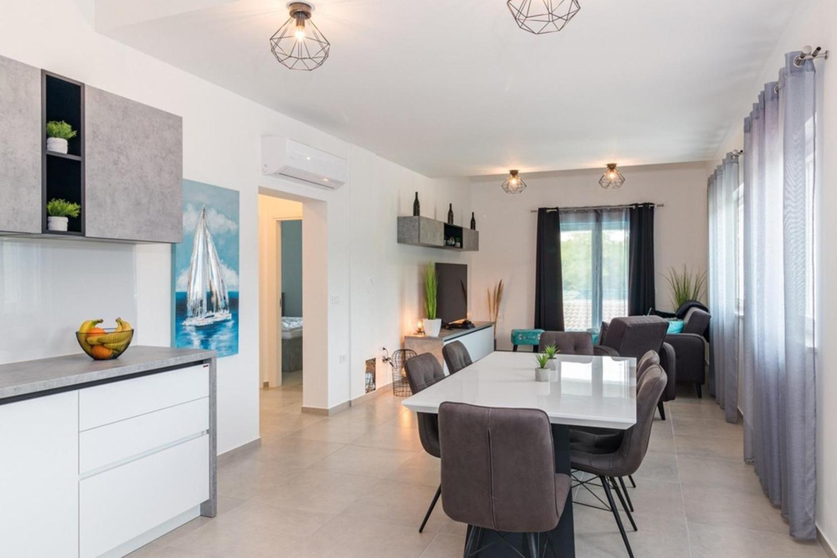 Horizon For 18 People Near With Large Garden And Children Playground *