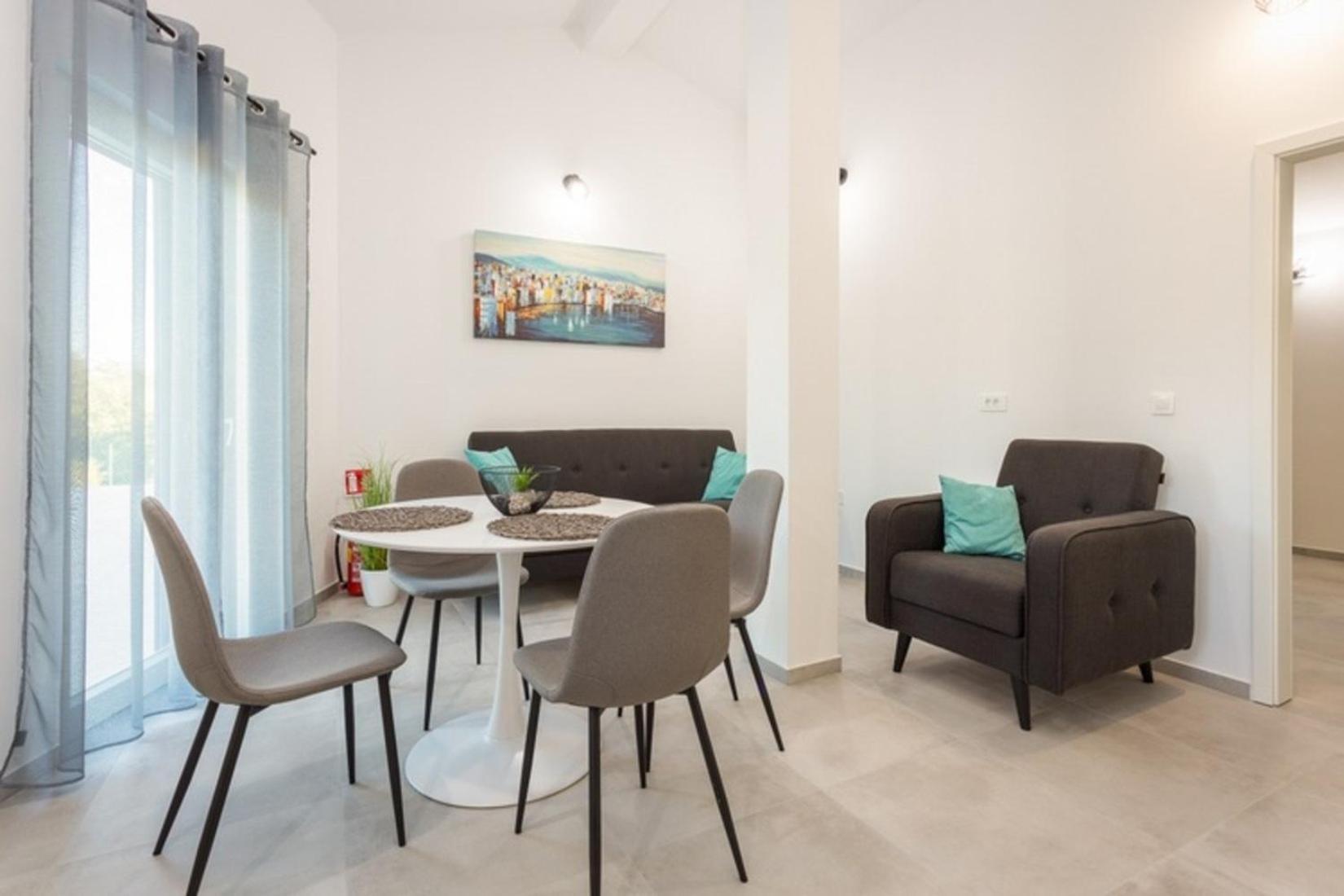 Horizon For 18 People Near With Large Garden And Children Playground *