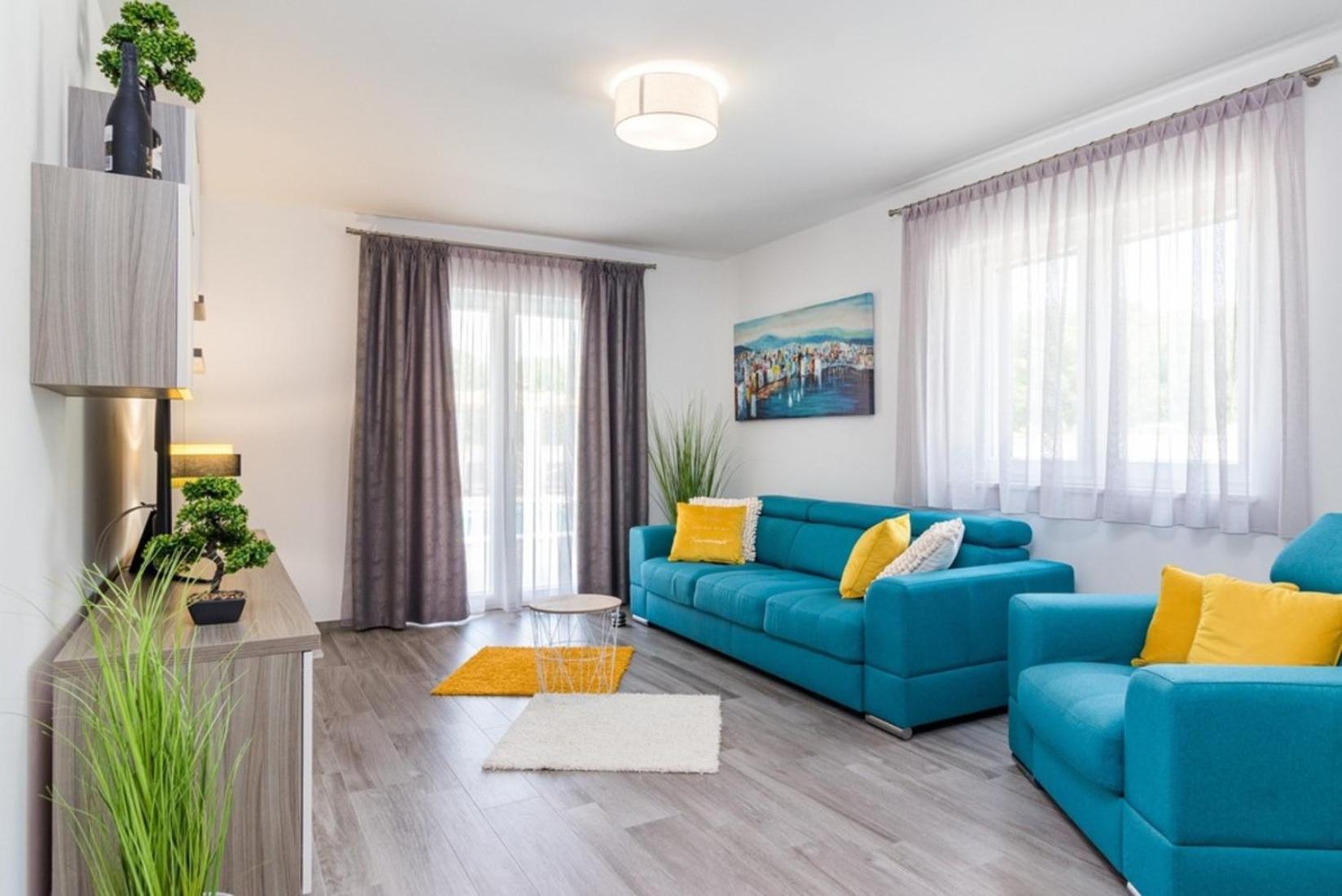 Horizon For 18 People Near With Large Garden And Children Playground
